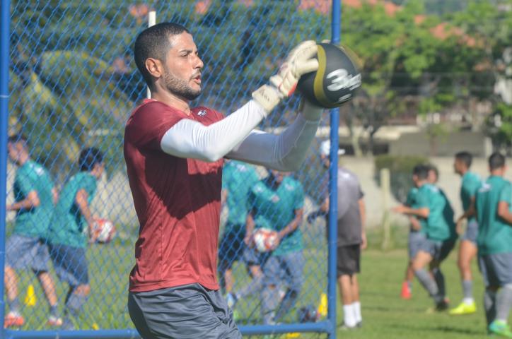 Cabofriense contrata o goleiro Camilo