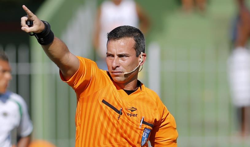 Rodrigo Nunes de Sá apita a final da Taça Guanabara