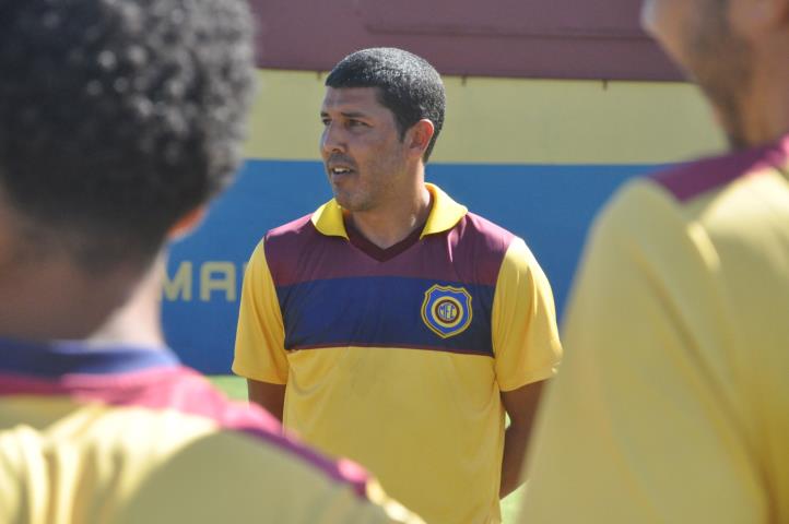 Djair é o novo técnico do Madureira