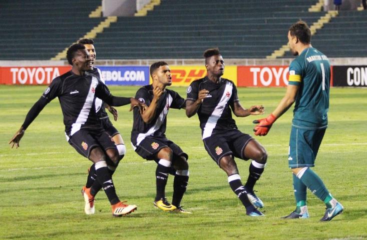 Martín Silva coloca o Vasco na fase de grupos da Libertadores