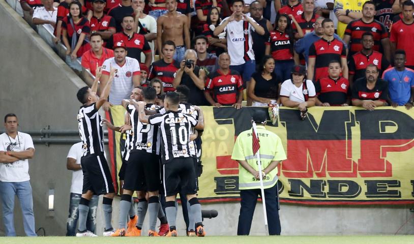Botafogo vence o Flamengo e está na final do Carioca