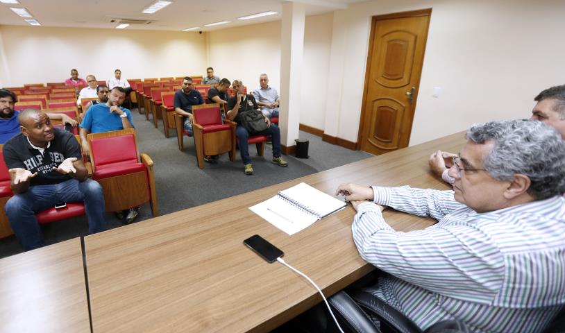 FERJ faz reunião de paz nos estádios com organizadas