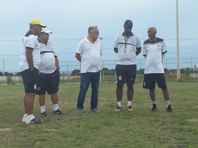 Americano inicia caminhada para acessos