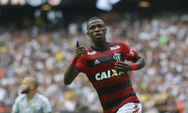Flamengo vence o Ceará e assume a liderança do Brasileiro