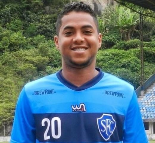 Serrano apresenta o meia Yan