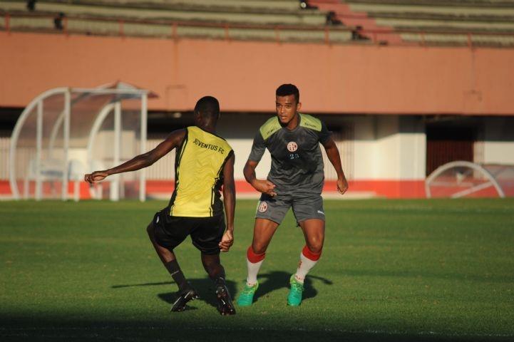 America bate o Juventus em jogo-treino no Giulite Coutinho