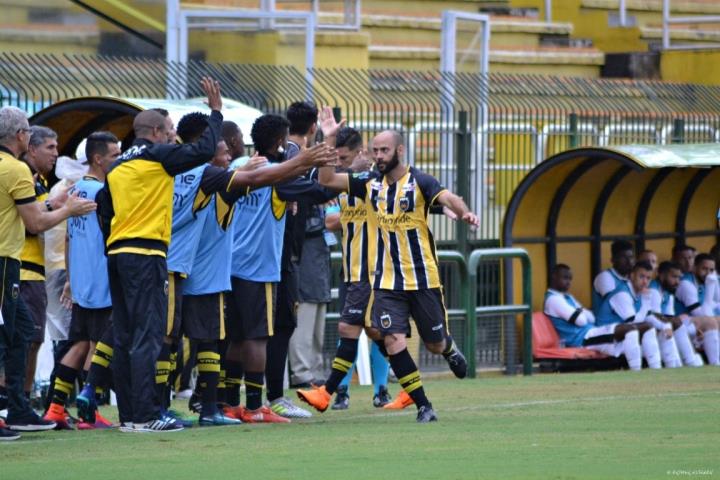 Voltaço segue imbatível em casa e dorme no G4 da Série C