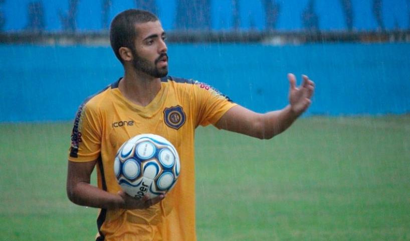 Cláudio Lacerda comemora estreia com vitória nos profissionais do Madureira