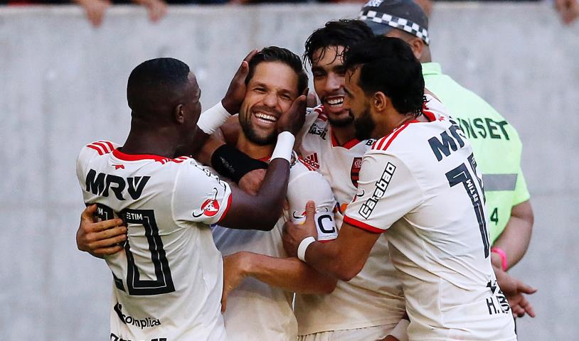 Flamengo supera o Bahia e volta a liderar o Brasileirão