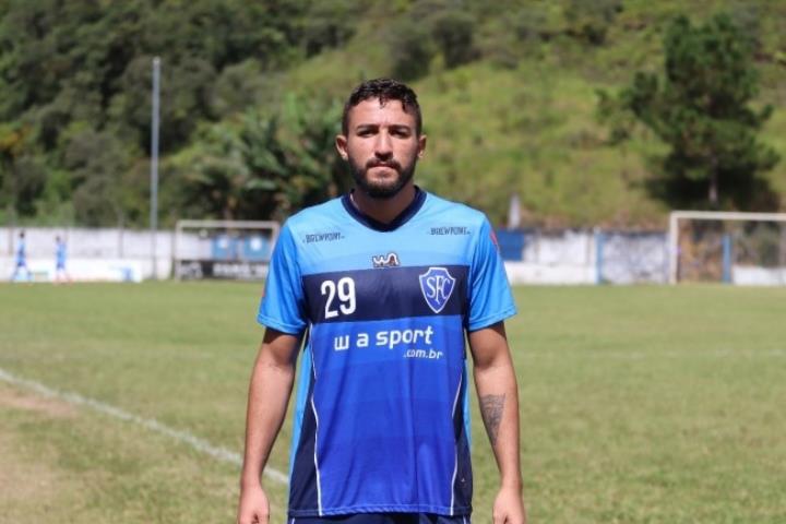 Serrano apresenta o zagueiro Lucena para a Série B1