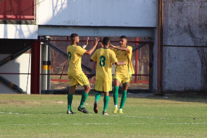 7  de Abril vence a primeira na B2