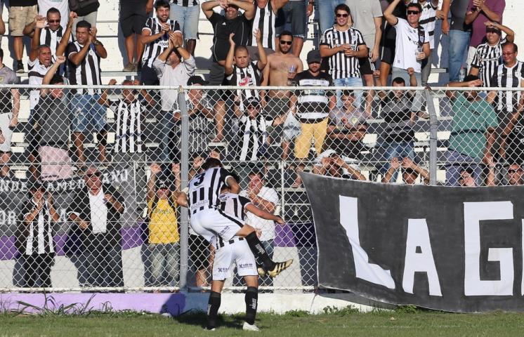 Americano derrota o Barcelona e pula para a ponta do Grupo A