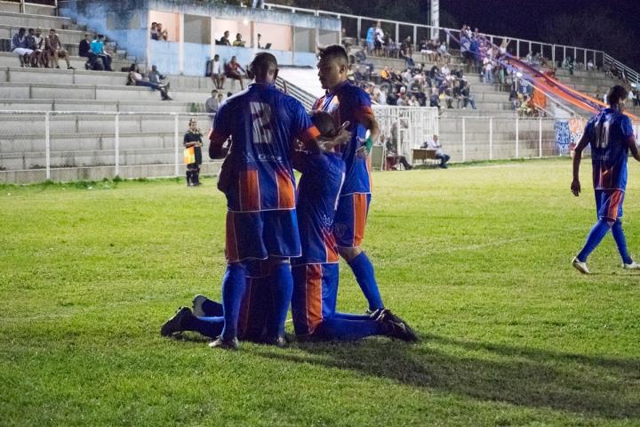 Duque de Caxias goleia o Barcelona