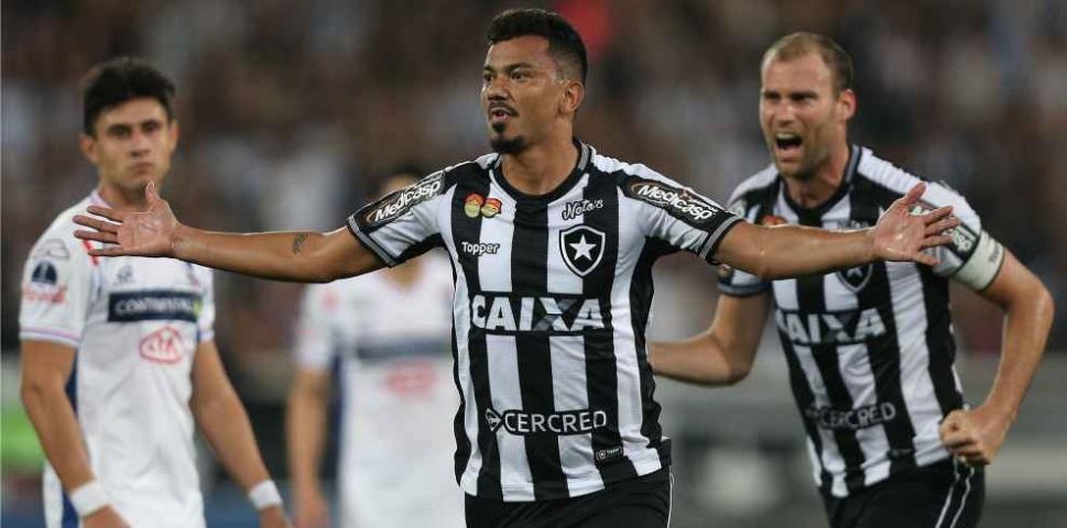 Botafogo vence e se classifica para as oitavas da Sula