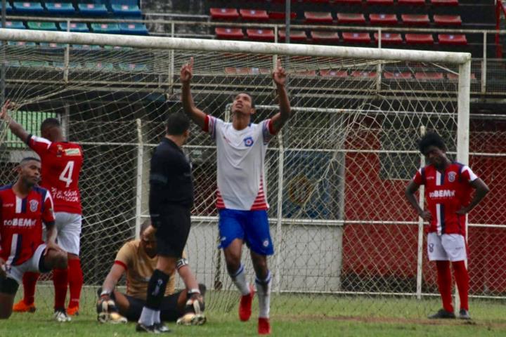 Friburguense goleia e segue sonhando com a classificação
