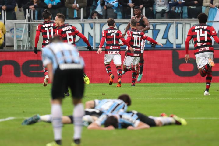 Flamengo arranca empate no último minuto