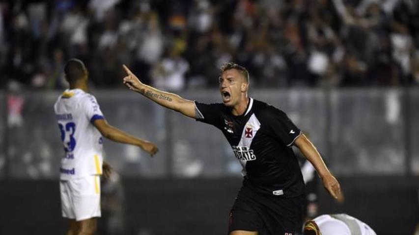 Vasco vence a Chapecoense em São Januário