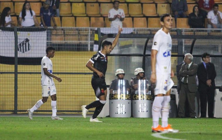 Vasco arranca empate com Santos no Pacaembu