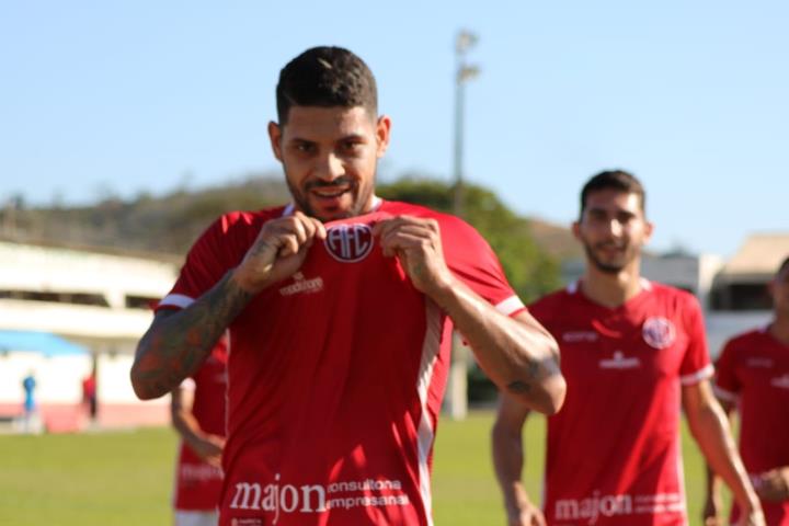 Após marcar quatro gols, Raphael Carioca pede música e espera o acesso do America