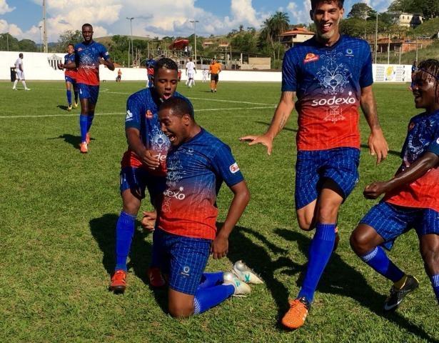 Pérolas derrota o São Cristóvão e segue na liderança