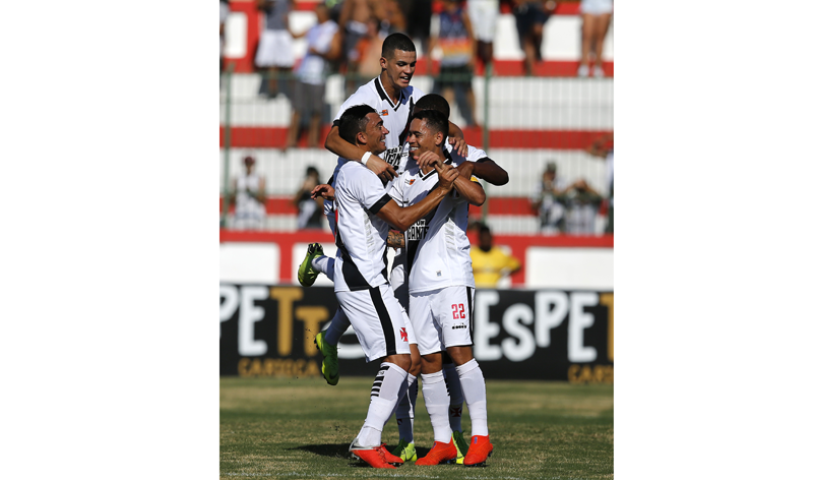 Vasco vence e se garante na semifinal