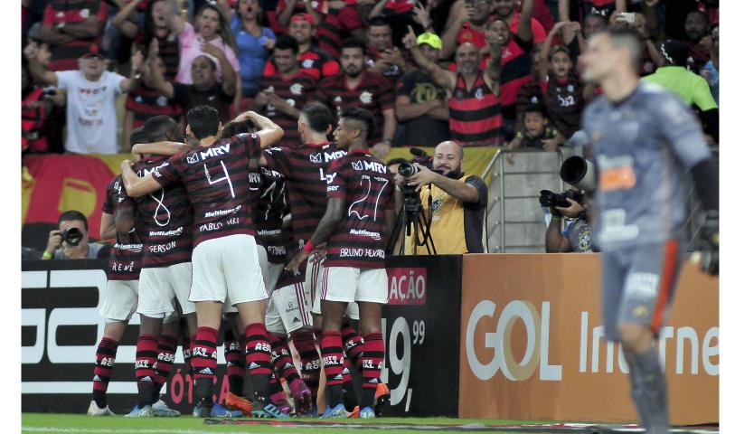 Fla vence o Galo e dispara ainda mais na liderança