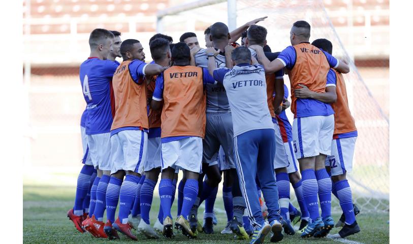 Frizão vence novamente e garante retorno à Série A