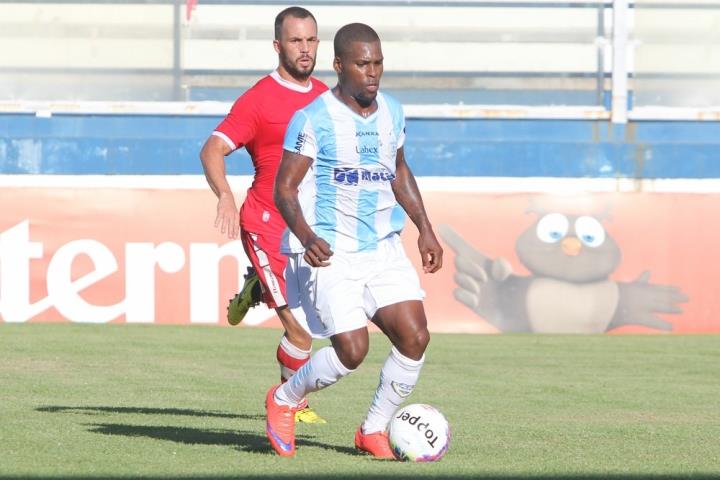 Voltaço anuncia o meia Marquinho