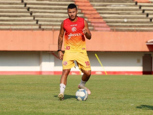 Nivaldo prepara sua volta aos gramados