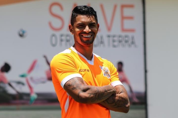 Nova Iguaçu acerta contratação do lateral Jeanderson