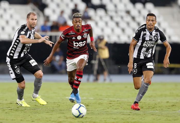 Fla vence clássico e mantém os 8 pontos de vantagem sobre o Palmeiras-SP