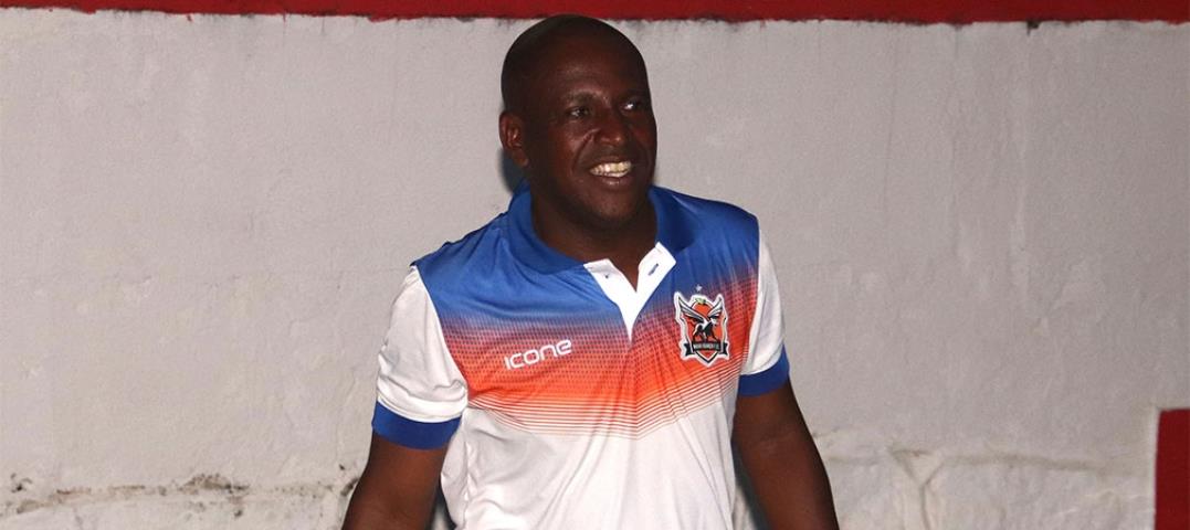 "Solução caseira", Carlos Vitor ajuda Nova Iguaçu a se manter na elite