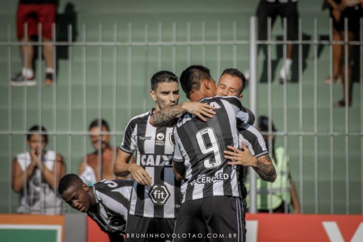 Botafogo vence a primeira na Taça GB