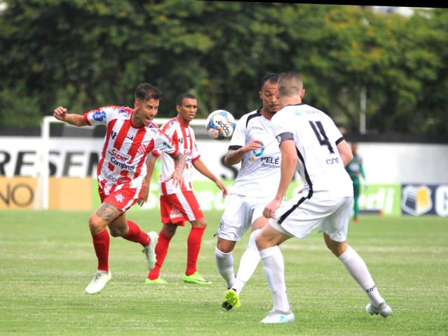 Resende vence o Bangu e se garante na semifinal