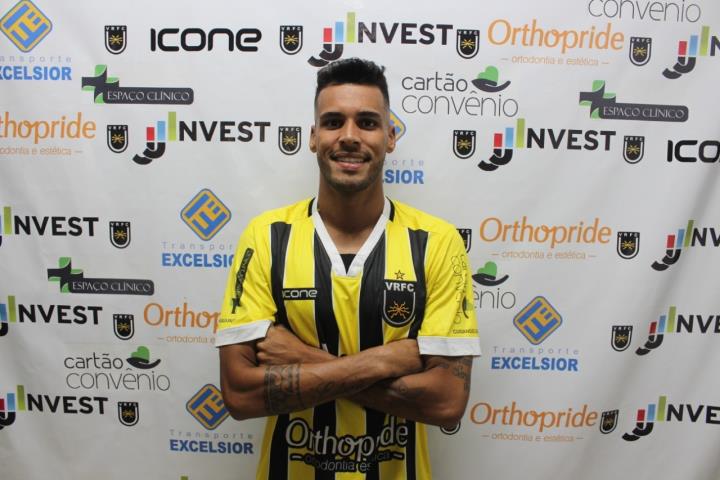 Voltaço anuncia o lateral-direito Gedeílson