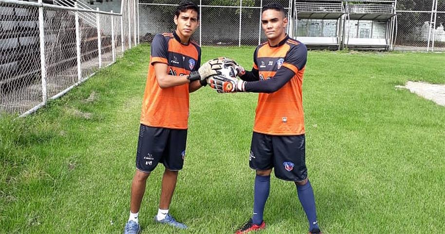 Goleiros Pedro e Gabriel se tornam profissionais do Duque de Caxias