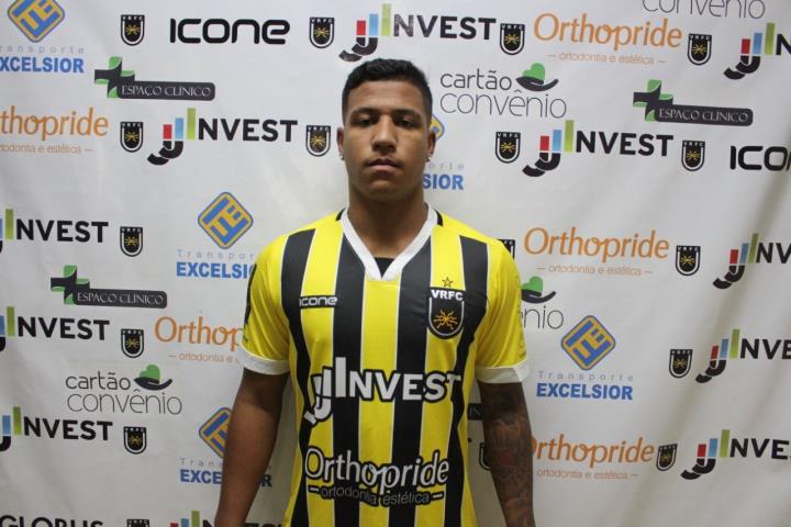Voltaço apresenta o atacante Marcus Vinicius
