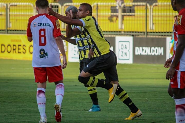 Voltaço vence e assume a liderança na Série C