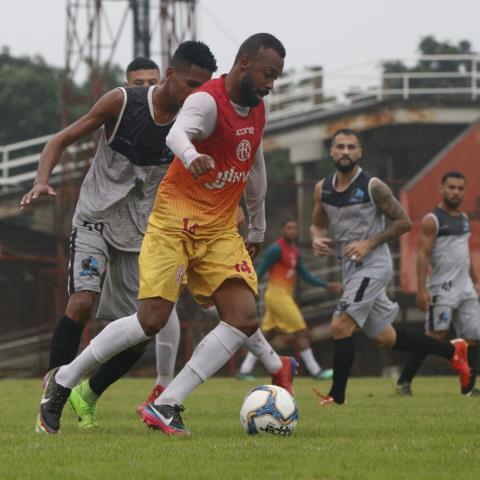 America vence mais um jogo-treino