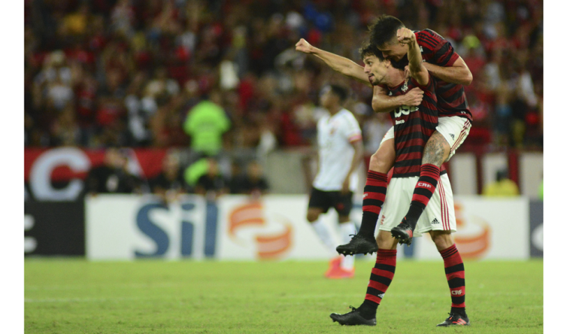 Rodrigo Caio marca e Fla vence com gol no último lance