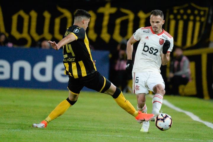 Fla sofre, mas se classifica na Libertadores