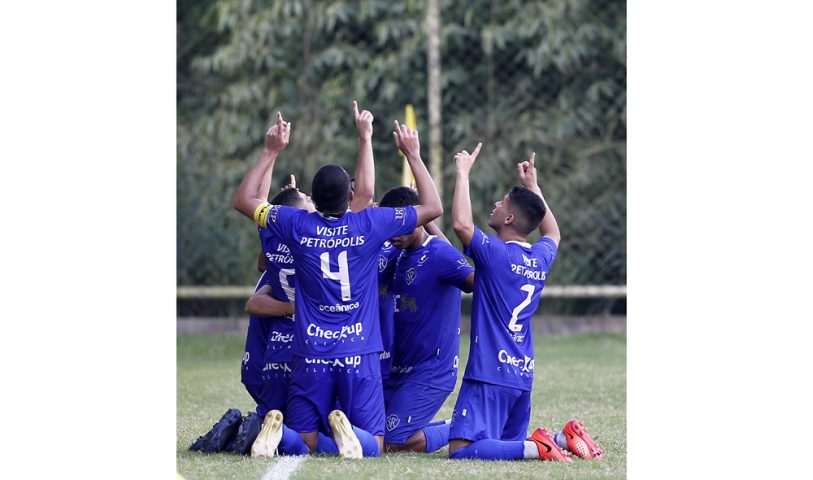 Serrano vira sobre o Tigres do Brasil