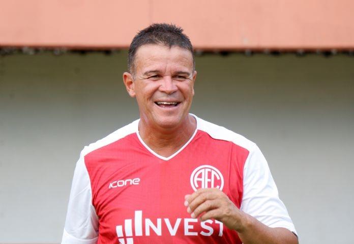Renato Carioca assume o comando técnico do America