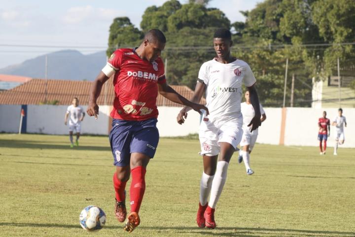 Gonçalense vence a primeira na Taça Santos Dumont