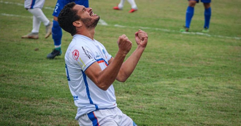 Allan Miguel celebra primeiro gol pelo Duque de Caxias