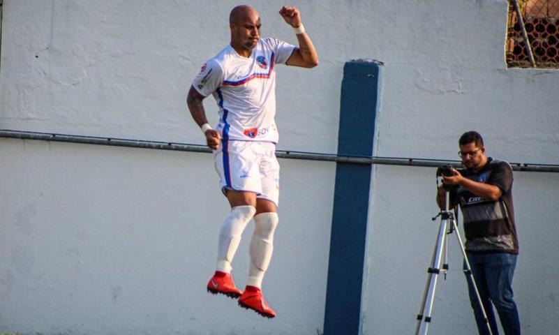 Duque de Caxias vence e entra na briga pela semifinal