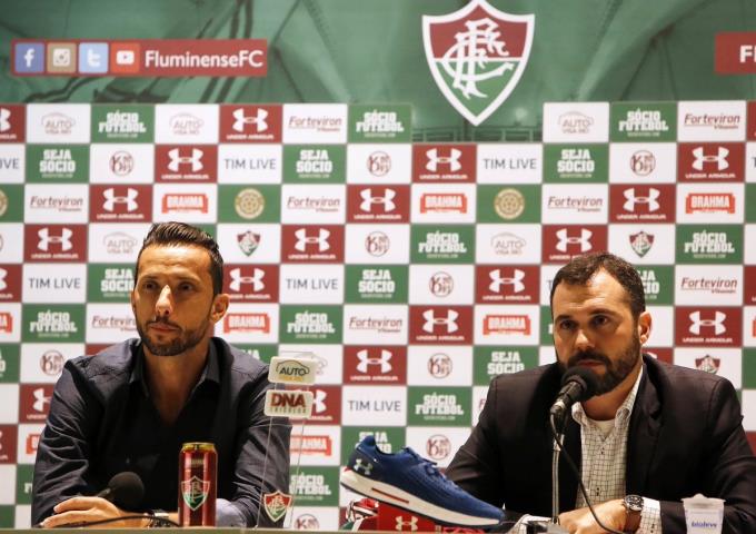 Fluminense apresenta o meia Nenê