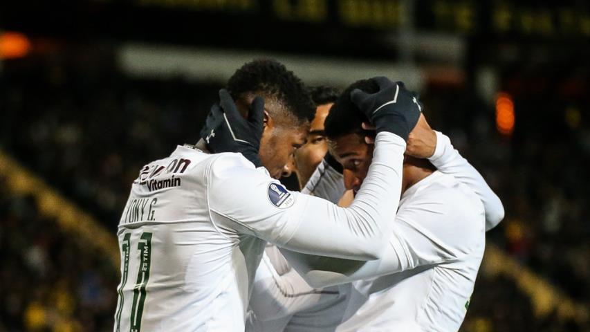 Flu vence no Uruguai e abre vantagem na Sul-Americana