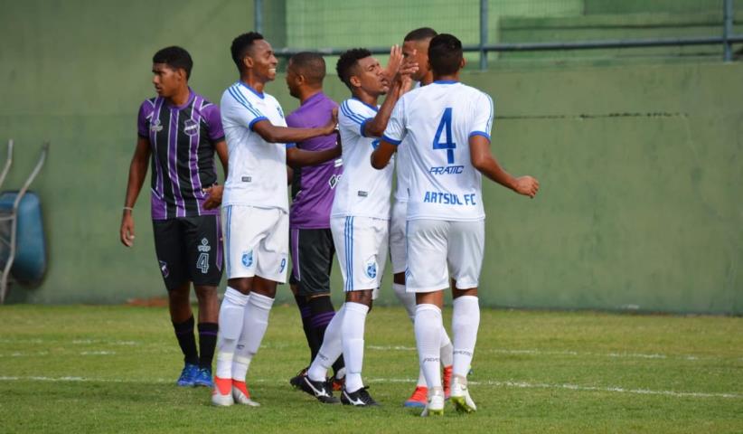 Artsul goleia o Campos e segue com 100%