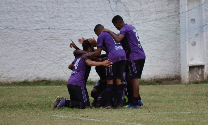 Campos vence e respira na Série B1